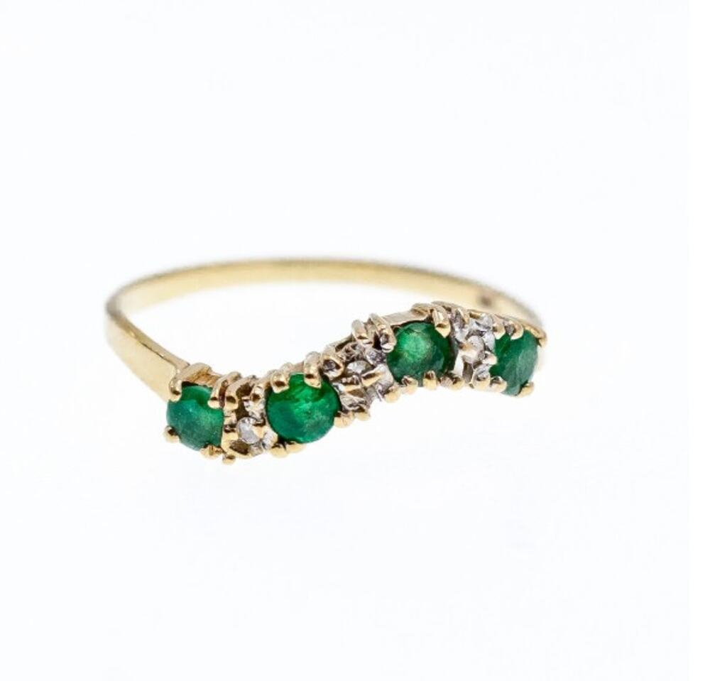 10K Yellow Gold Emeralds & Diamonds Ring Size 6.5